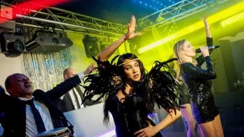 The Men in Black Show | Beam spots | Dj | Percussie | zangers