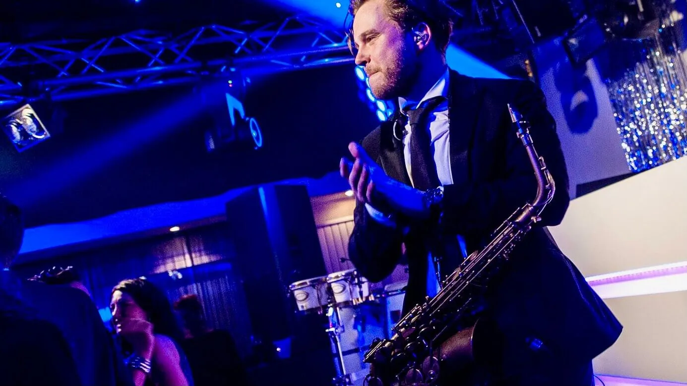 Julian op Sax at The Men in Black Show