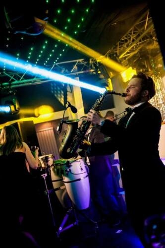 Julian op Sax @The Men in Black Show Ronde Tafel feest